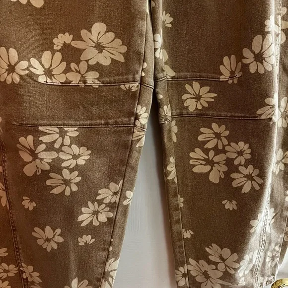 Loving/women’s NWT Floral High Rise Barrel Denim Jeans - Tan Size S - Picture 6 of 13